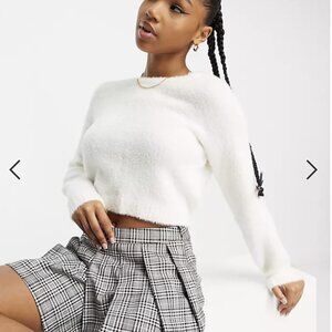 Hollister cropped knit sweater in white Sz L